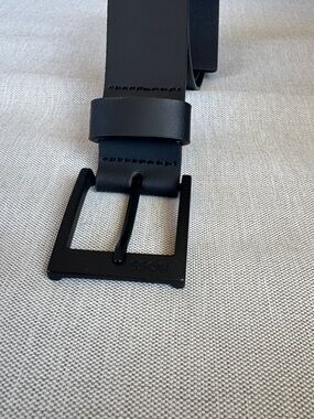 Boss Urban SZ 35 Black Men’s Leather Belt with Matte Black Buckle